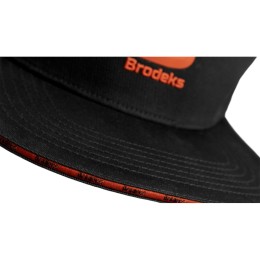 Бейсболка Brodeks KM131, красный/черный